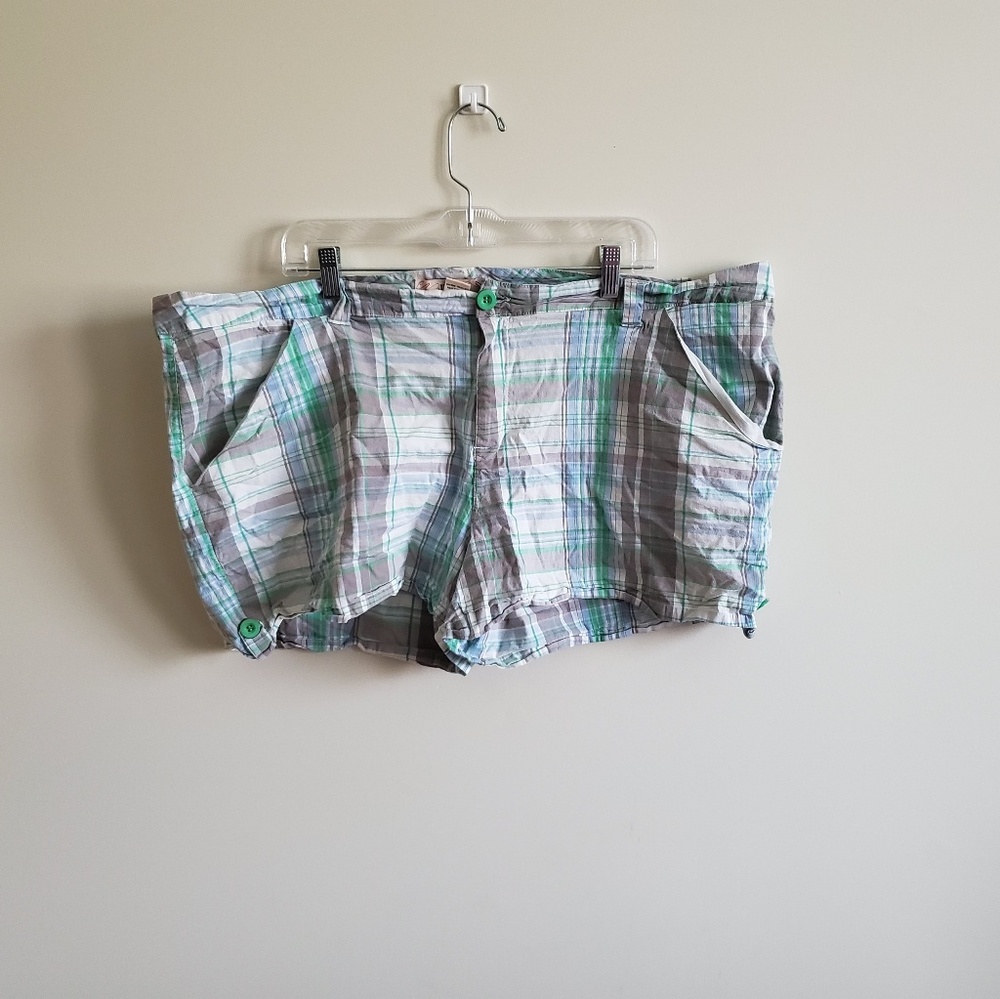 Myth plaid shorts